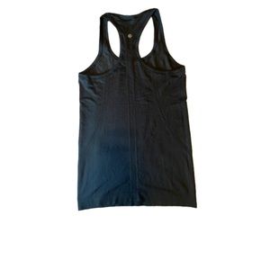 Lululemon Barry’s black workout tank